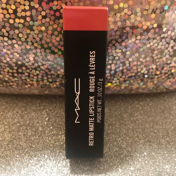 BNIB! MAC Retro Matte Lipstick 💄 in Runway Hit 703 - Picture 4 of 7